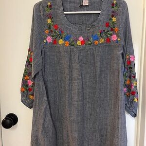 Tunic from Anu. 100% cotton, made in India.